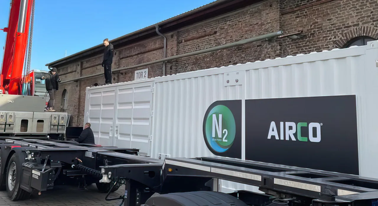 LKW Transport des mobilen Stickstoffgenerators.